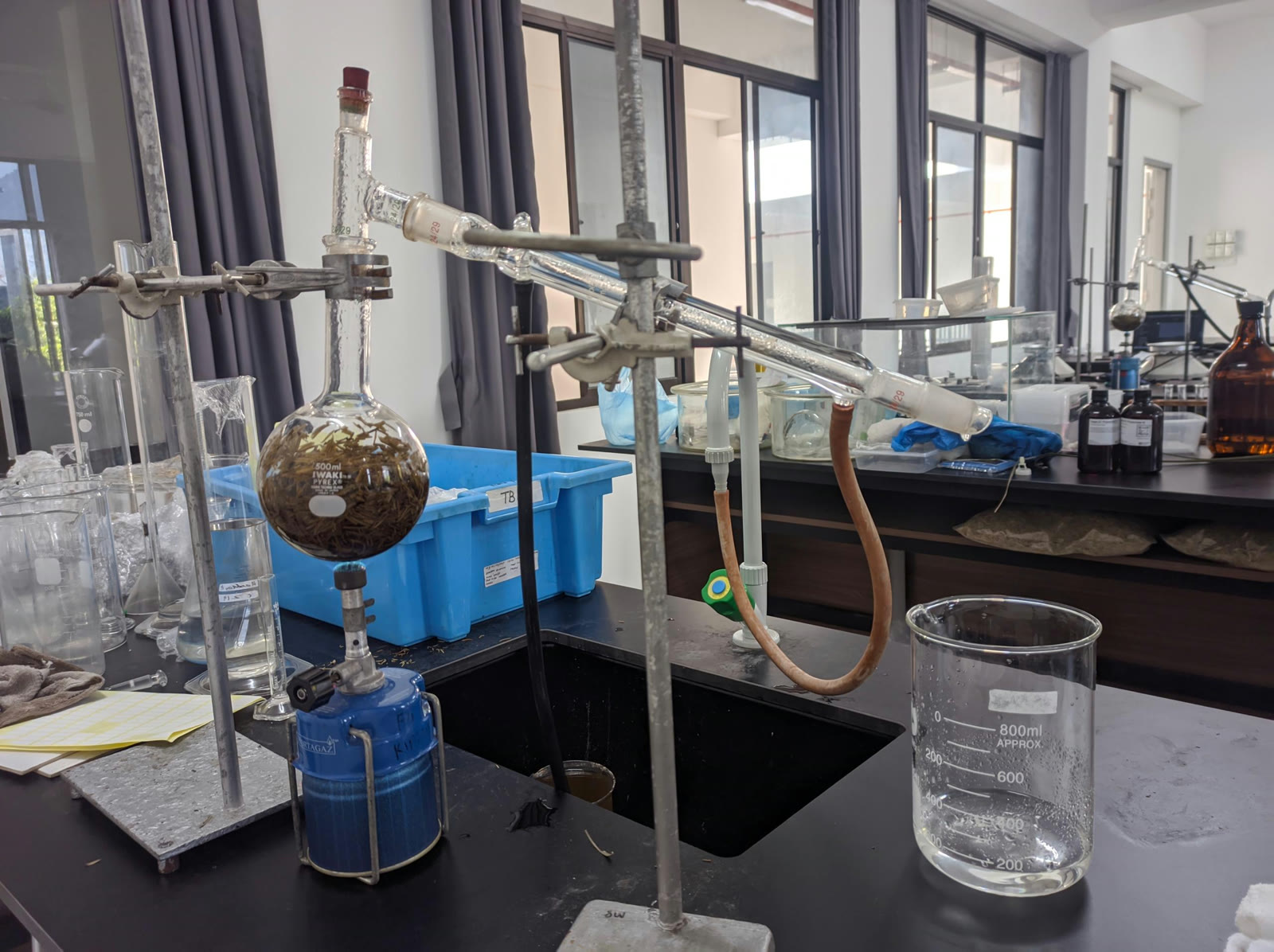 Laboratory distillation apparatus